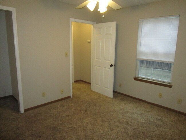 Building Photo - 820 Moro St