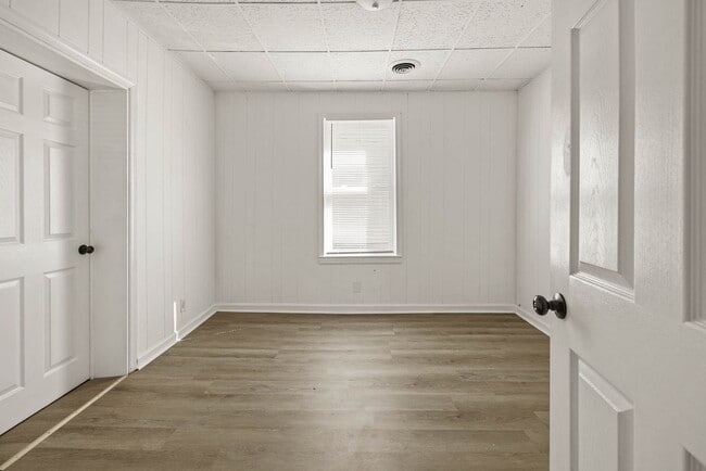 Building Photo - 107 S 9th Ave