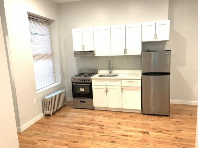 Building Photo - 3 bedroom in Bronx NY 10454