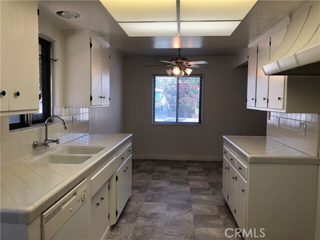 Building Photo - 27239 Crest St