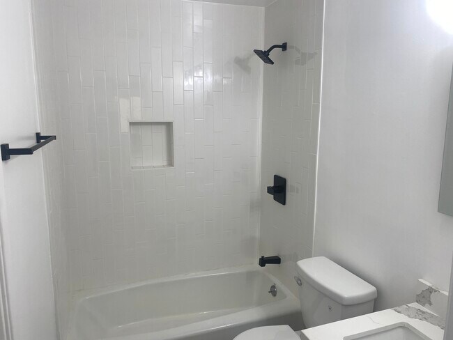 Building Photo - 213 Moonstone St