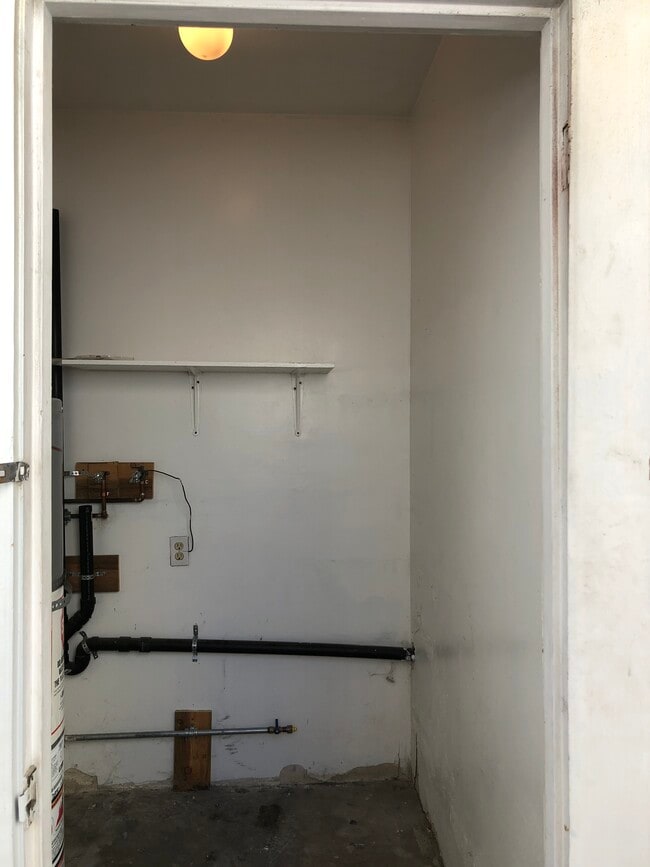 privat laundry side by side or stackable - 1800 Green Ln