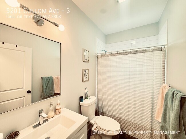 Building Photo - 5201 W Cullom Ave