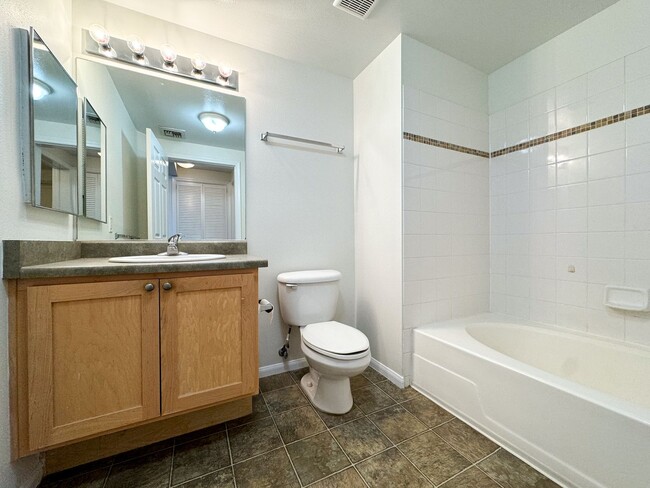 Building Photo - Bankers Hill - Spacious Studio/1 Bath With...