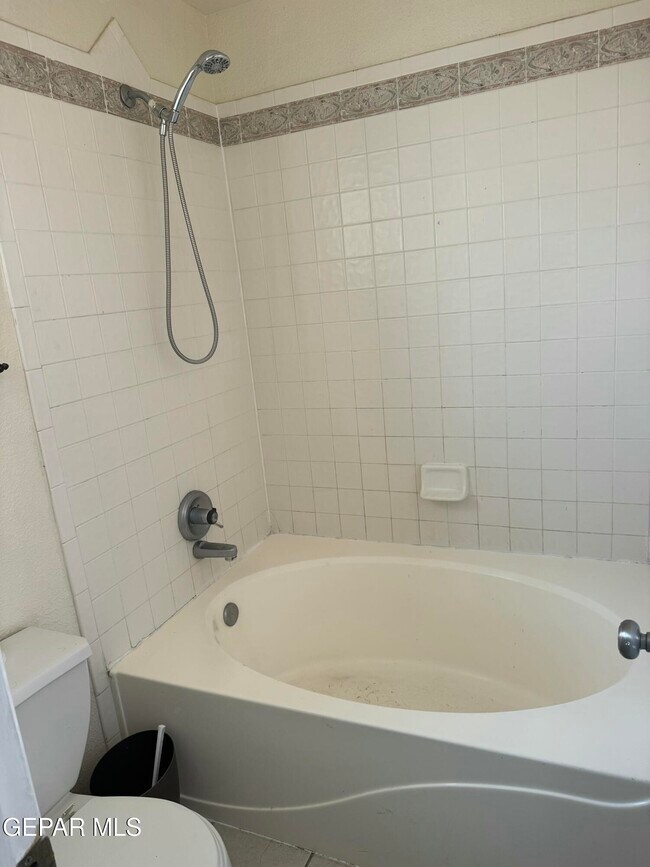 Building Photo - 12176 Dos Rios Dr