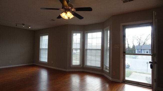 Building Photo - 1062 Shadow Ridge Ave