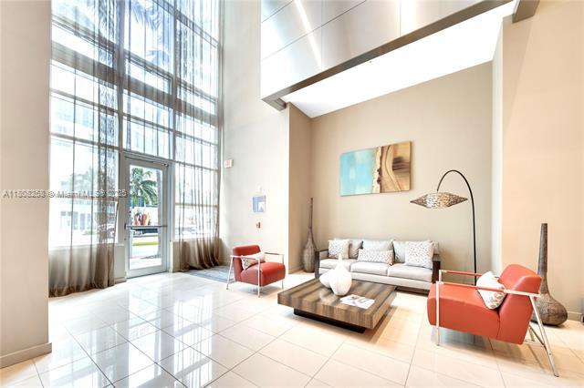 Building Photo - 300 S Biscayne Blvd