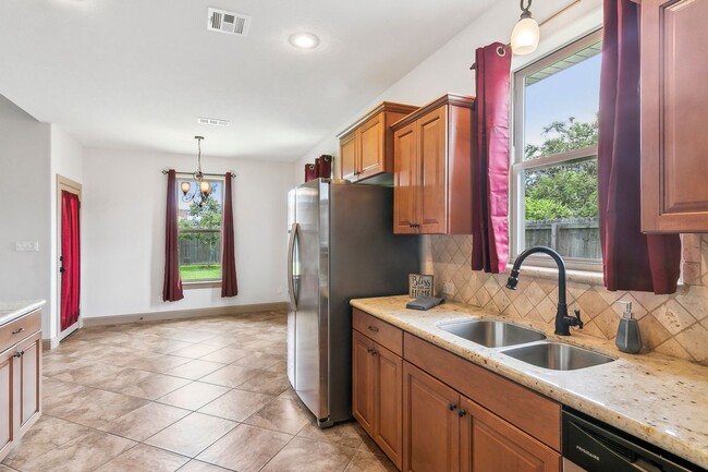 Building Photo - 6500 Llano Ln