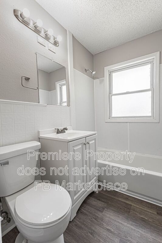 Building Photo - 7300 E 112th St