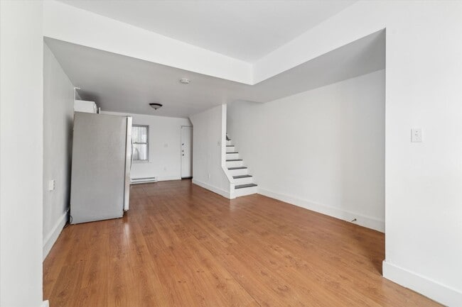 Building Photo - 2 Bedroom House North Philly