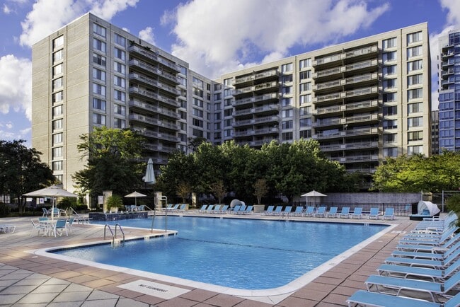 Building Photo - Crystal Plaza