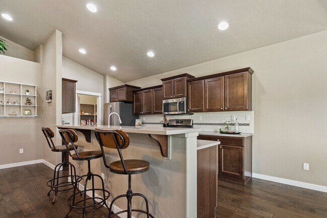 Building Photo - 3 - Bedroom Meridian home on corner lot!!