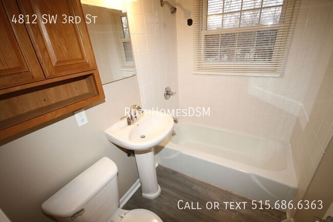 Building Photo - 4812 SW 3rd St