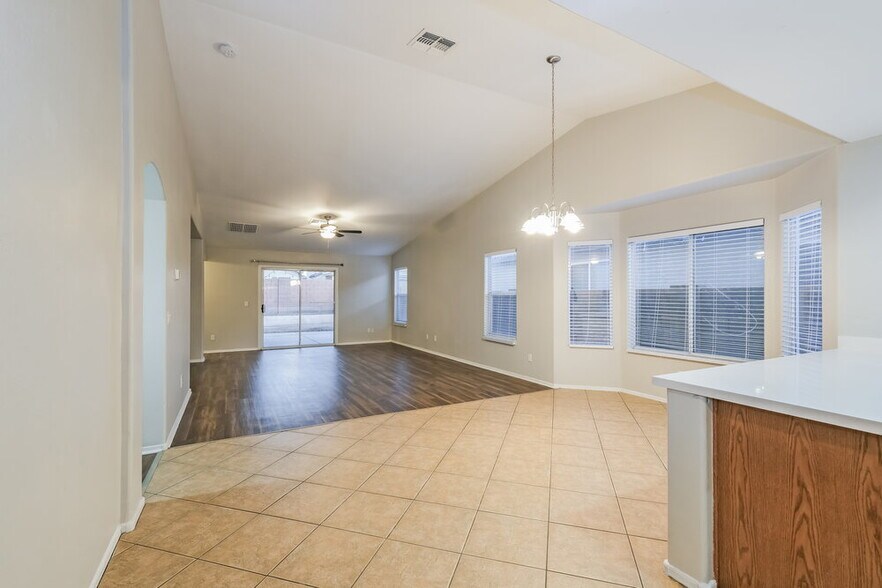 Building Photo - 9132 W Cordes Rd