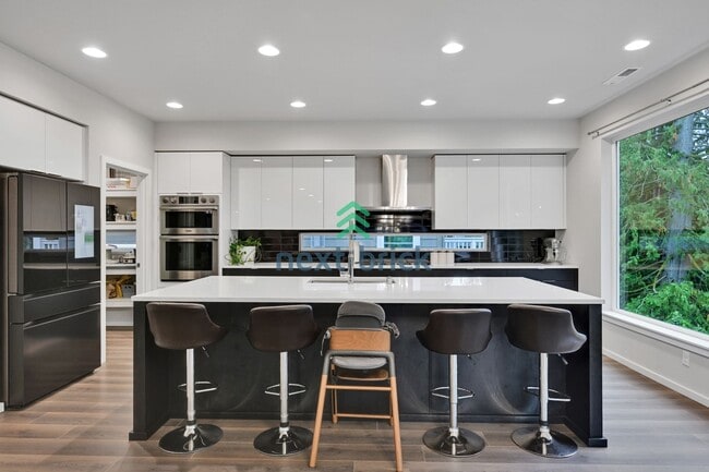 Building Photo - 4 BED & 2.5 SINGLE FAMILY HOUSE FOR RENT