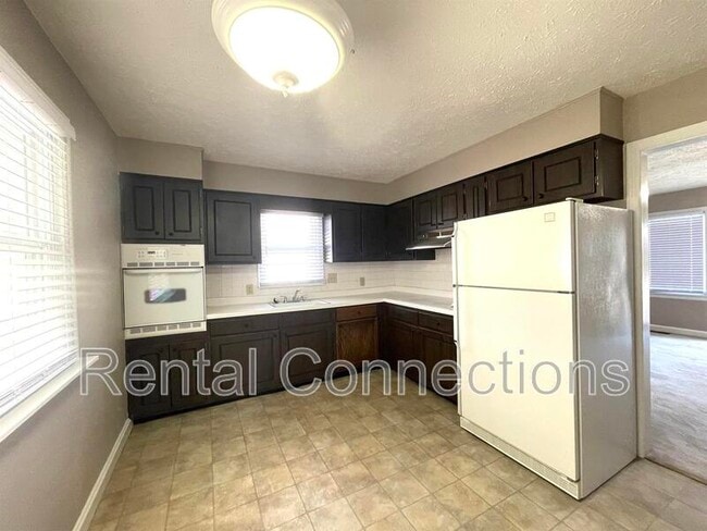 Building Photo - 604 S Carbon St