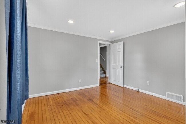 Building Photo - 128 South Ave