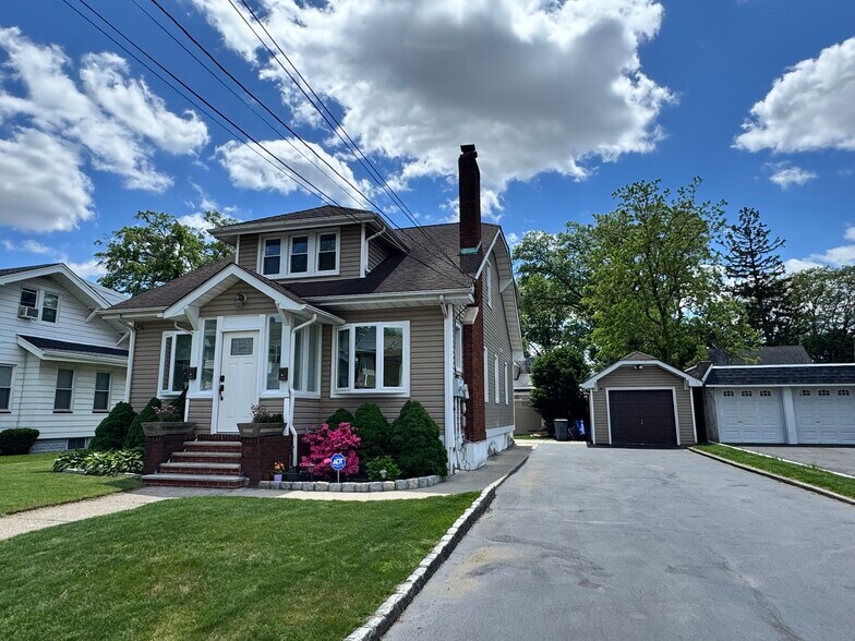 Primary Photo - 41 Marinus St