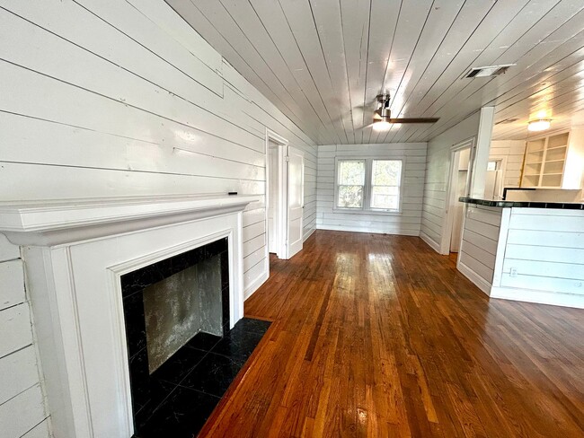 Building Photo - 1305 Lorrain St - Unit C