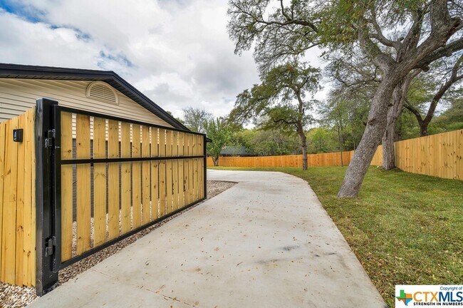 Building Photo - 3806 Buffalo Trail
