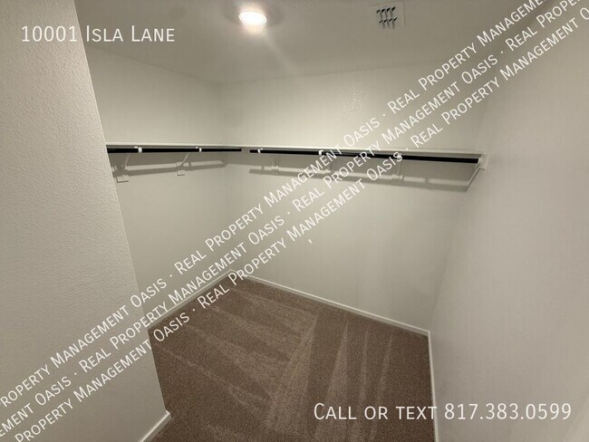Building Photo - 10001 Isla Ln