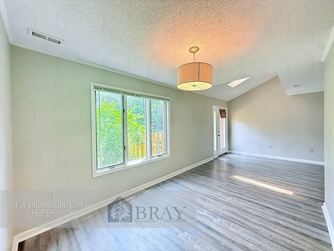 Building Photo - 411 Parkridge Dr
