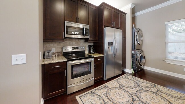 Building Photo - Heisman Villa Townhome