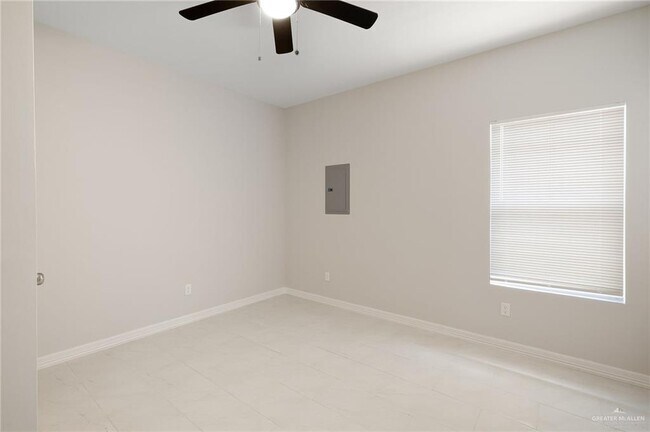 Building Photo - 4601 Larkspur Ave