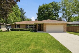 Building Photo - 152 Crestwood Dr