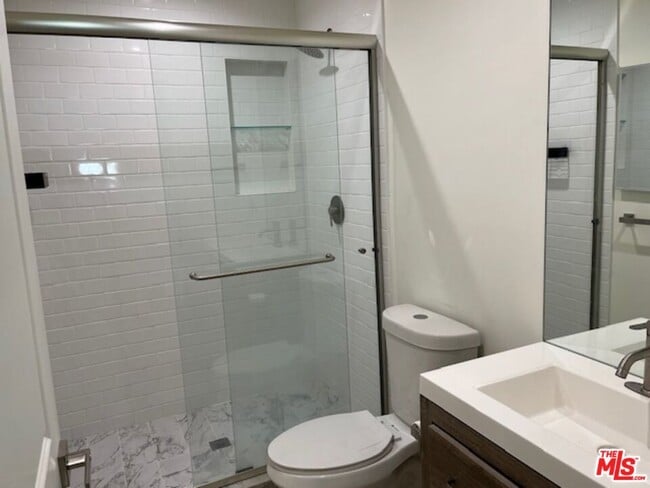 Building Photo - 9946 Farragut Dr