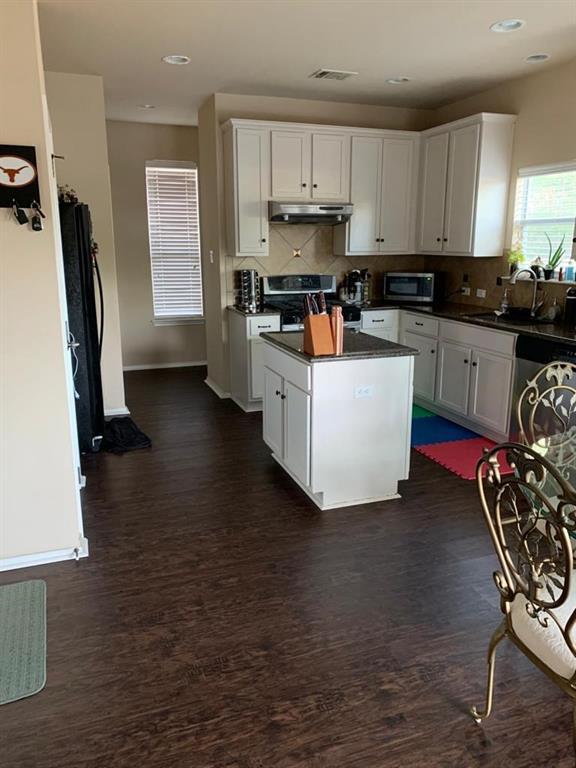 Building Photo - 14221 Willow Tank Dr