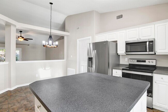 Building Photo - 512 Batten Blvd