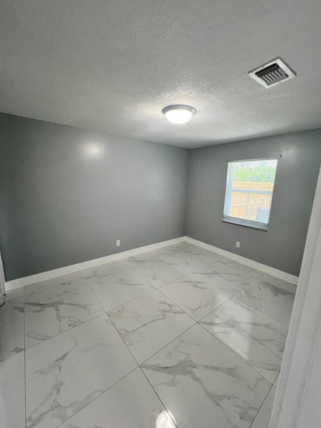 Building Photo - 2301 SE Lennard Rd