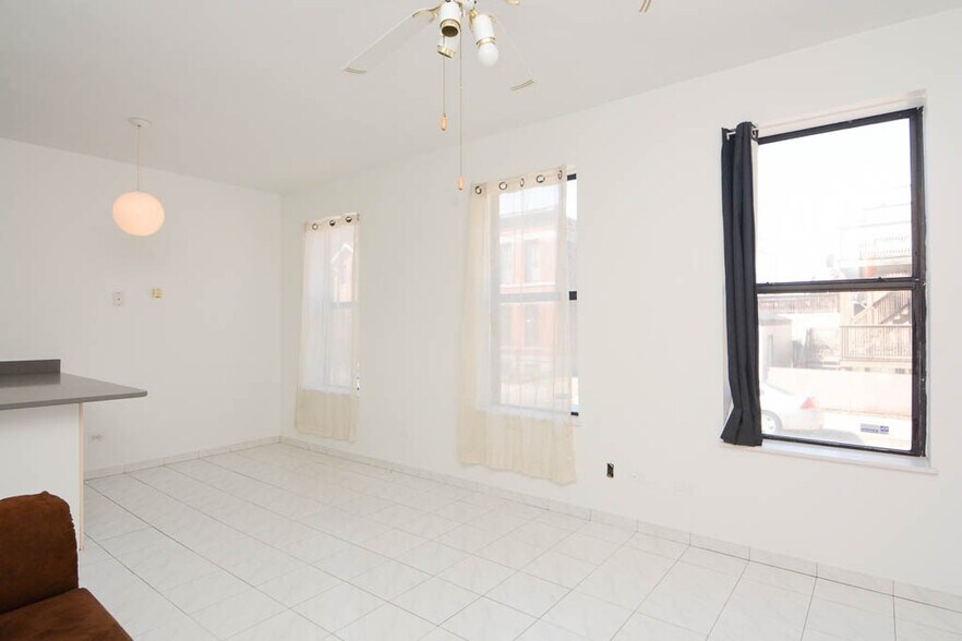 Building Photo - 529 N Claremont Ave