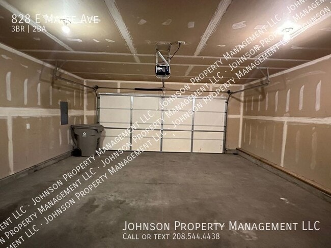 Building Photo - 828 E Maine Ave