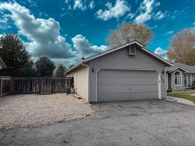 Building Photo - 2229 S Sumac St