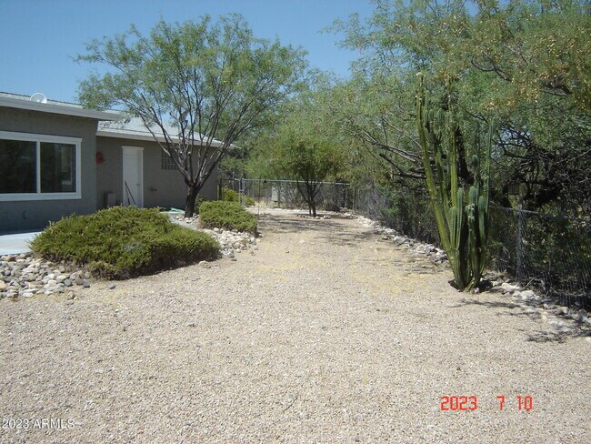 Building Photo - 1940 W Manrad Dr