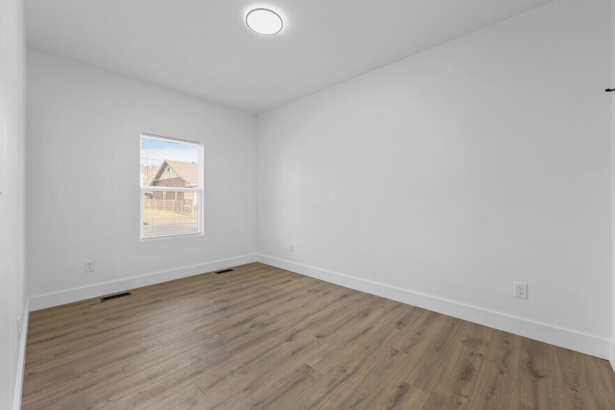 Building Photo - 214 E Morelia Ave