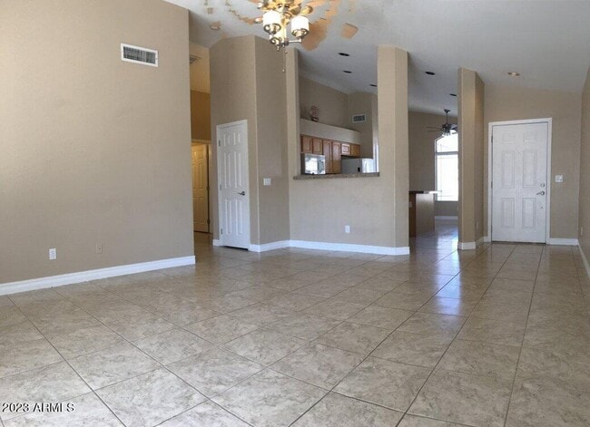 Building Photo - 623 W Greentree Dr