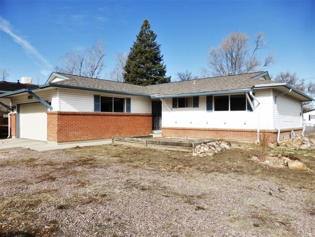 Building Photo - 1304 Rainier Dr