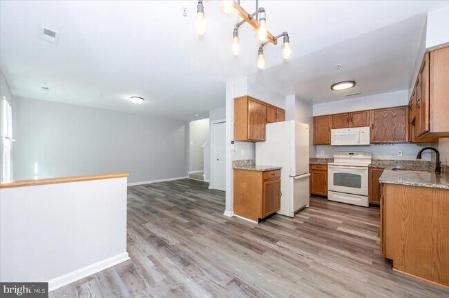 Building Photo - 161 Heathfield Dr