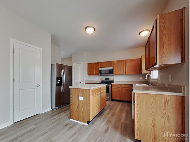 Building Photo - 15183 Royal Grove Dr