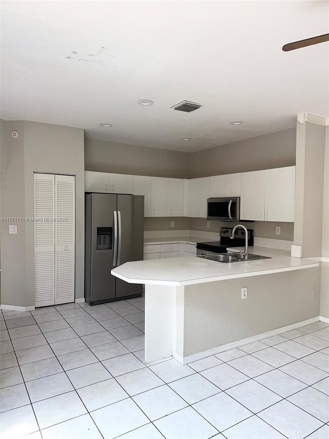 Building Photo - 3945 Fern Forest Rd