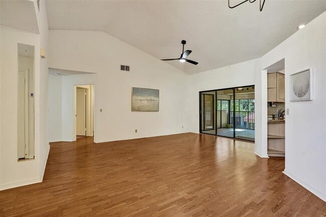 Building Photo - 3407 Emerald Oaks Dr
