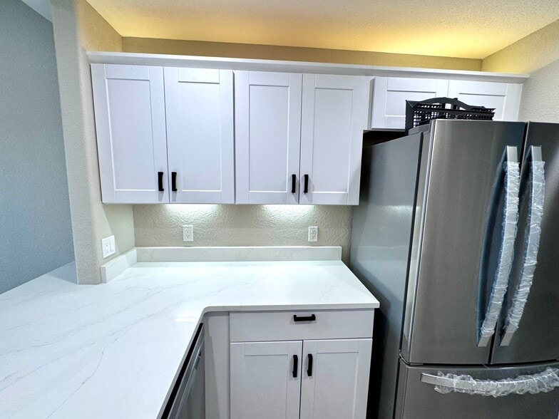 Building Photo - 819 Fairwaycove Ln