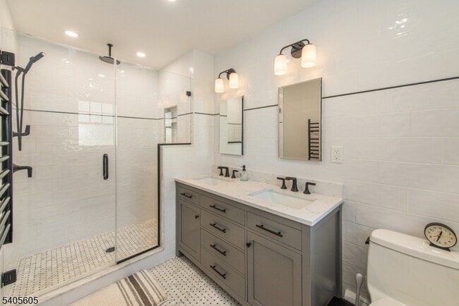 Building Photo - 237 Morris Ave