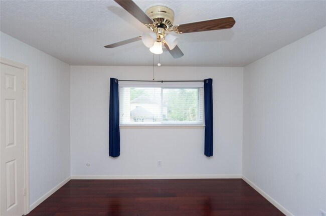 Building Photo - 738 Plainwood Dr