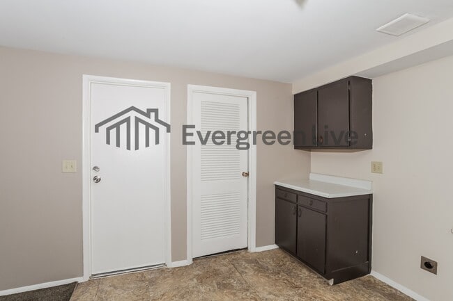 Building Photo - 5862 Brandt Pike