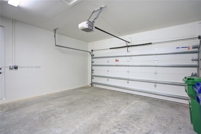 Building Photo - 4239 SW 176th Ave