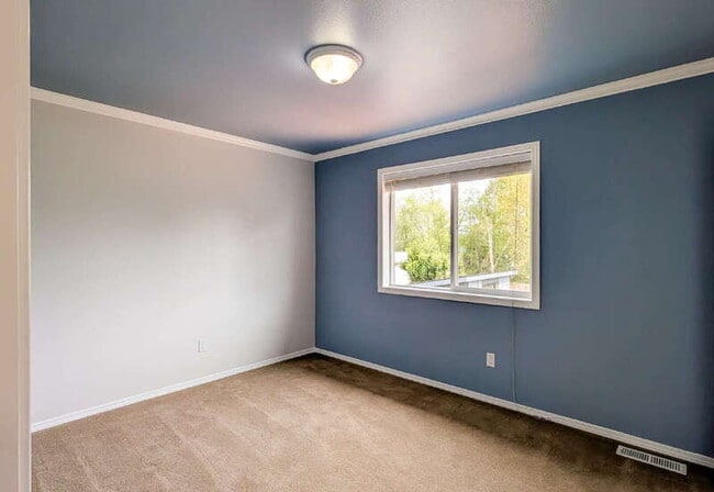 Building Photo - 11625 Center Rd